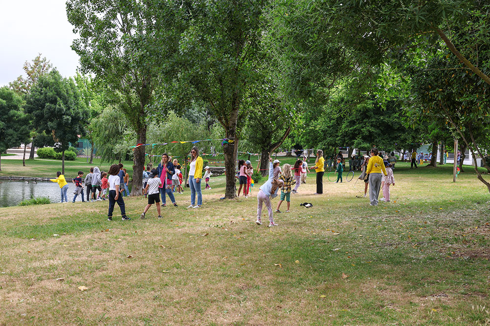Mais de uma centena de alunos de jardins de infância e escolas básicas de 1.º ciclo do concelho participaram em atividades do “Hora de Brincar”, no Jardim da Algodeia