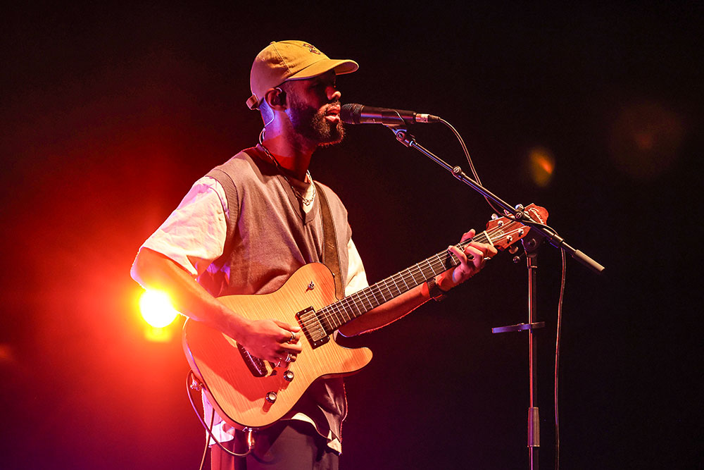 O cabo-verdiano Eu.Clides apresentou sonoridades contemporâneas com arranjos minimalistas de clássicos da morna.