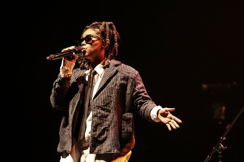 A cantora brasileira Melly celebra música da lusofonia num espetáculo que cruzou ritmos africanos, R&B, soul e eletrónica.