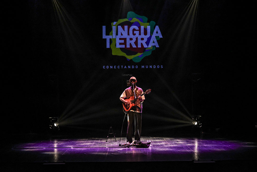 O cabo-verdiano Eu.Clides apresentou sonoridades contemporâneas com arranjos minimalistas de clássicos da morna.