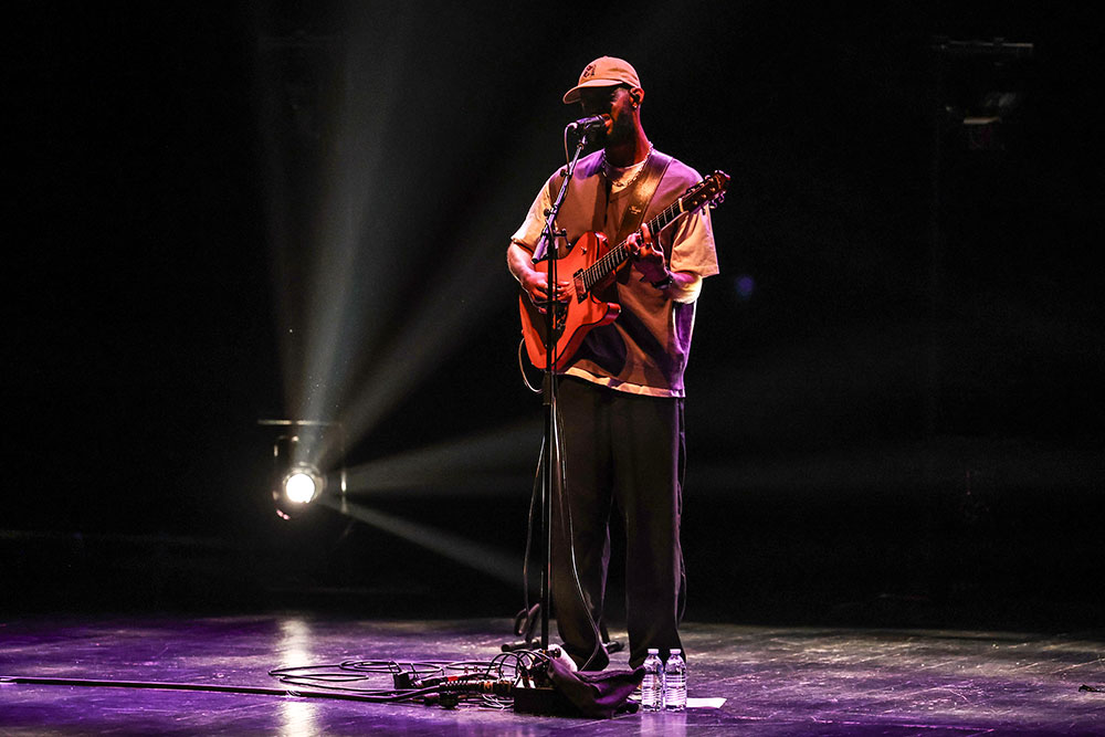 O cabo-verdiano Eu.Clides apresentou sonoridades contemporâneas com arranjos minimalistas de clássicos da morna.