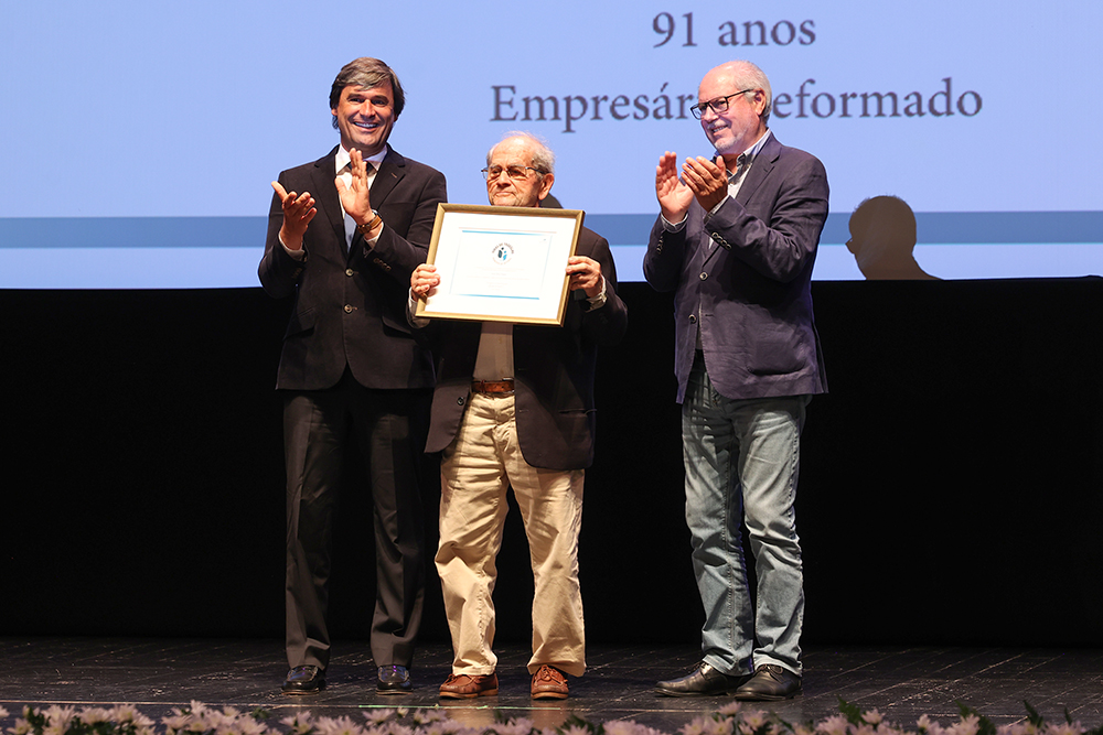 Vidas de Trabalho 2025 - Artur Dias Duque, com os presidentes da Câmara, André Martins, e da Junta de Freguesia de de São Sebastião, Luís Matos