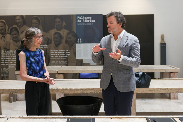 Assinatura de Declaração de Colaboração de Turismo Industrial