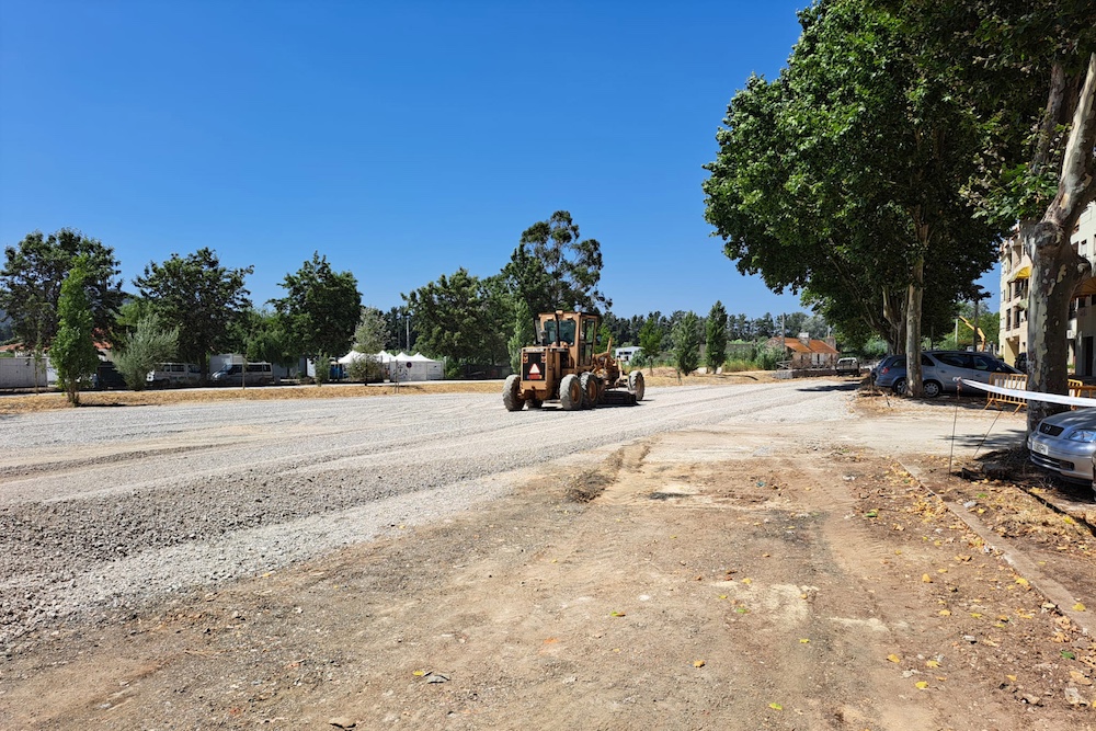 Obra cria bolsa de estacionamento na zona da Avenida dos Ciprestes