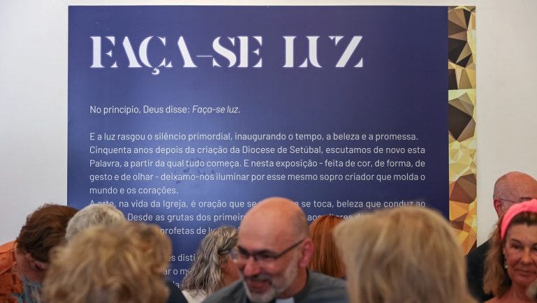 Exposição coletiva de arte contemporânea “Faça-se Luz”