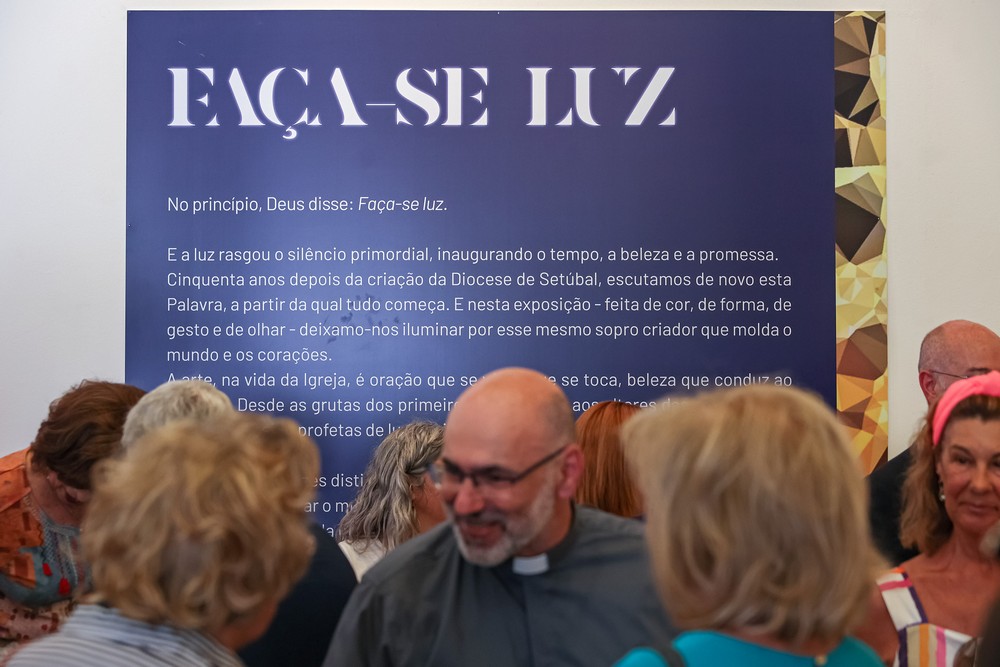 Exposição coletiva de arte contemporânea “Faça-se Luz”