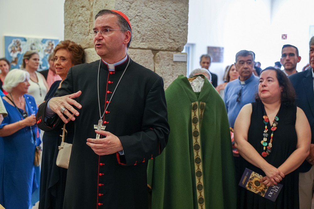 Exposição coletiva de arte contemporânea “Faça-se Luz”