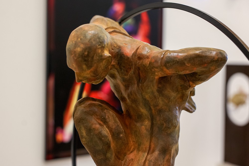 Exposição coletiva de arte contemporânea “Faça-se Luz”