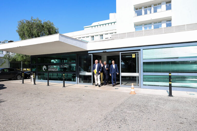 Presidentes das câmaras da Arrábida reúnem-se com administração do Centro Hospital de Setúbal