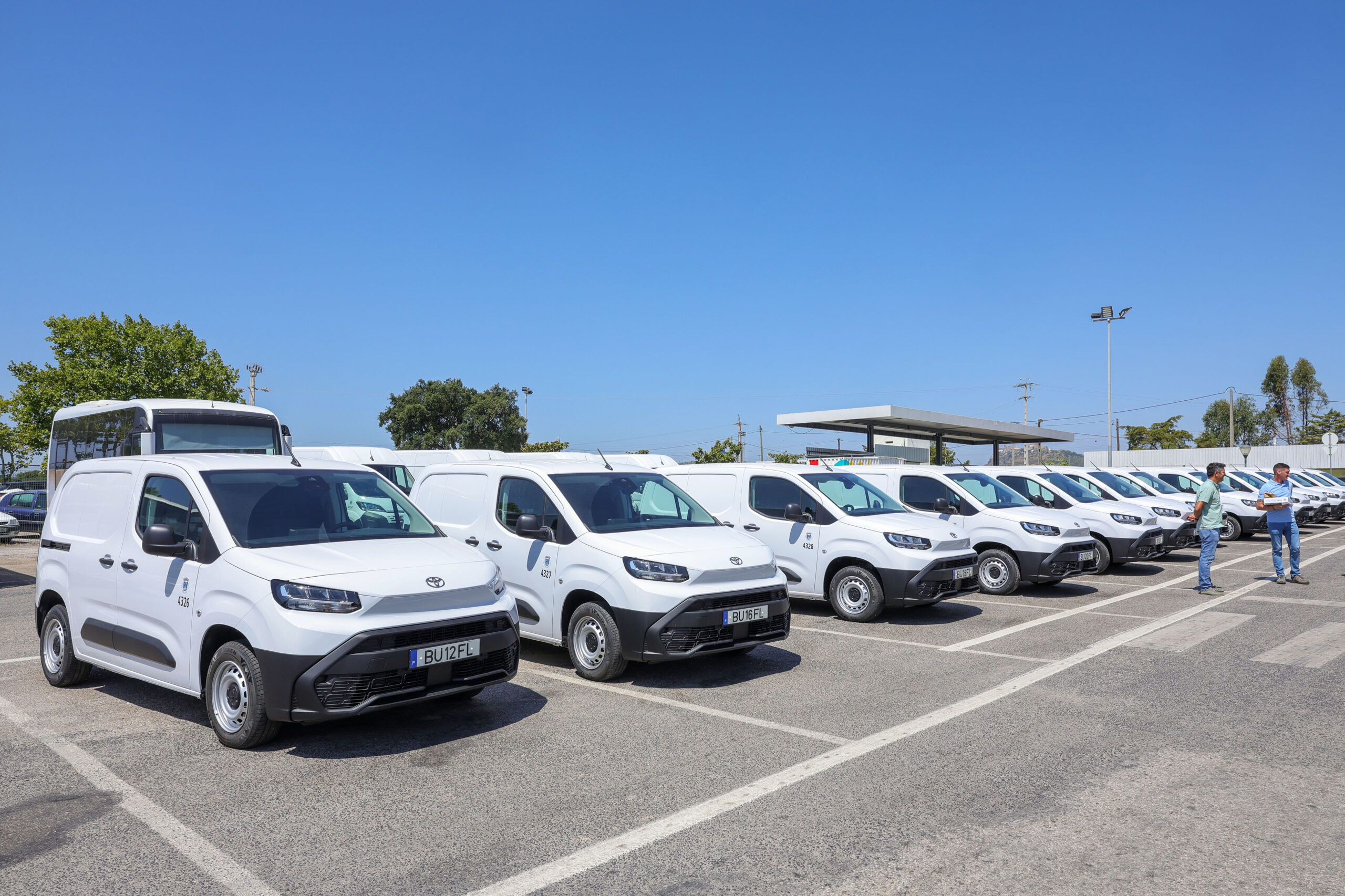 André Martins entregou 22 viaturas e duas máquinas aos serviços operacionais da autarquia