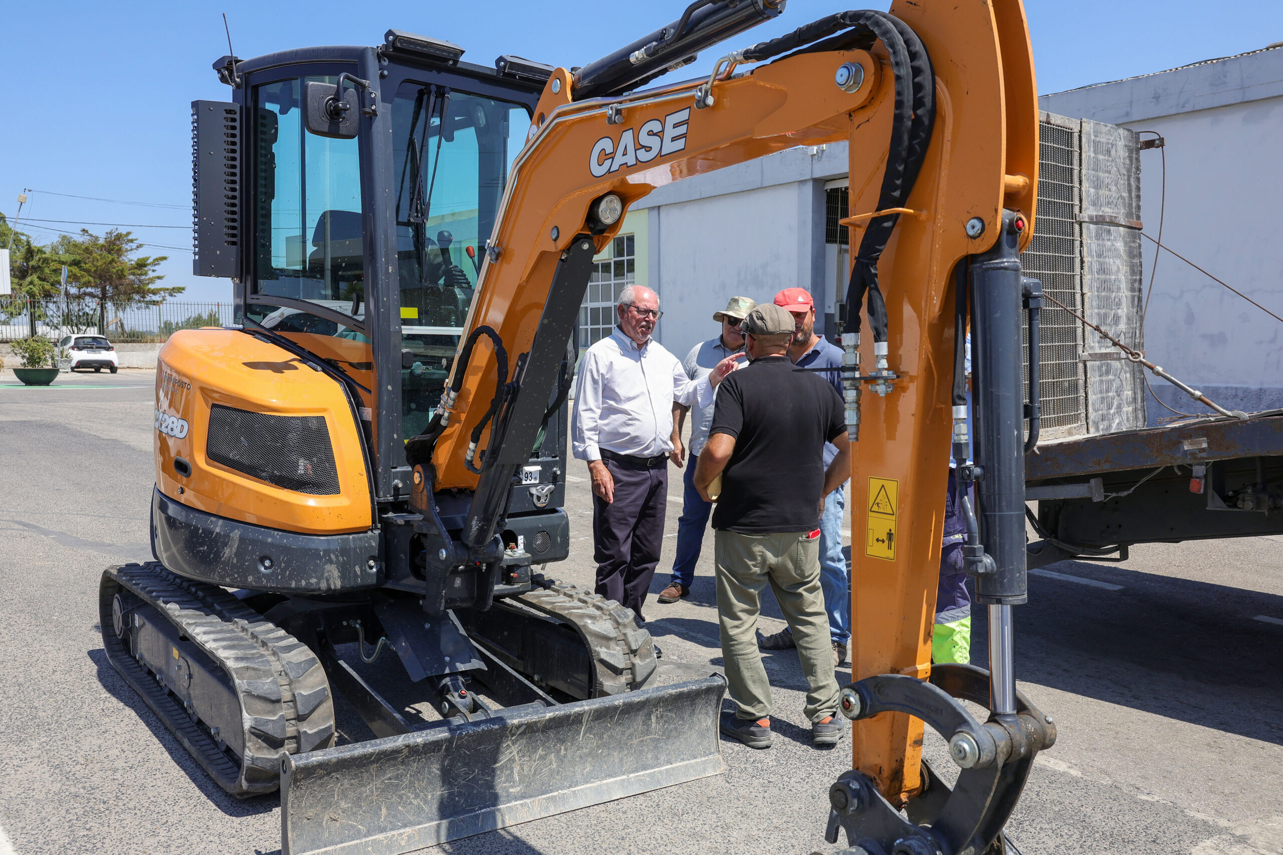 André Martins entregou 22 viaturas e duas máquinas aos serviços operacionais da autarquia