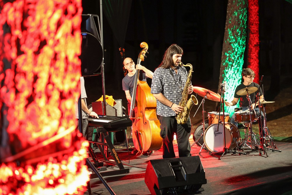 O arraial contou o samba dos Corvo de Prata, o jazz de João Nogueira, a atuação do grupo musical Os Morabitinos e animação por Roberto Alves