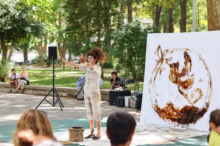 O evento reserva ainda até ao final uma programação eclética com mais de uma dezena e meia de espetáculos