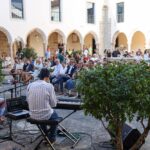 A Festa do Teatro também inclui no programa música, uma exposição, exibições de curtas-metragens, um workshop, conversas sobre teatro e um passeio pela inclusão