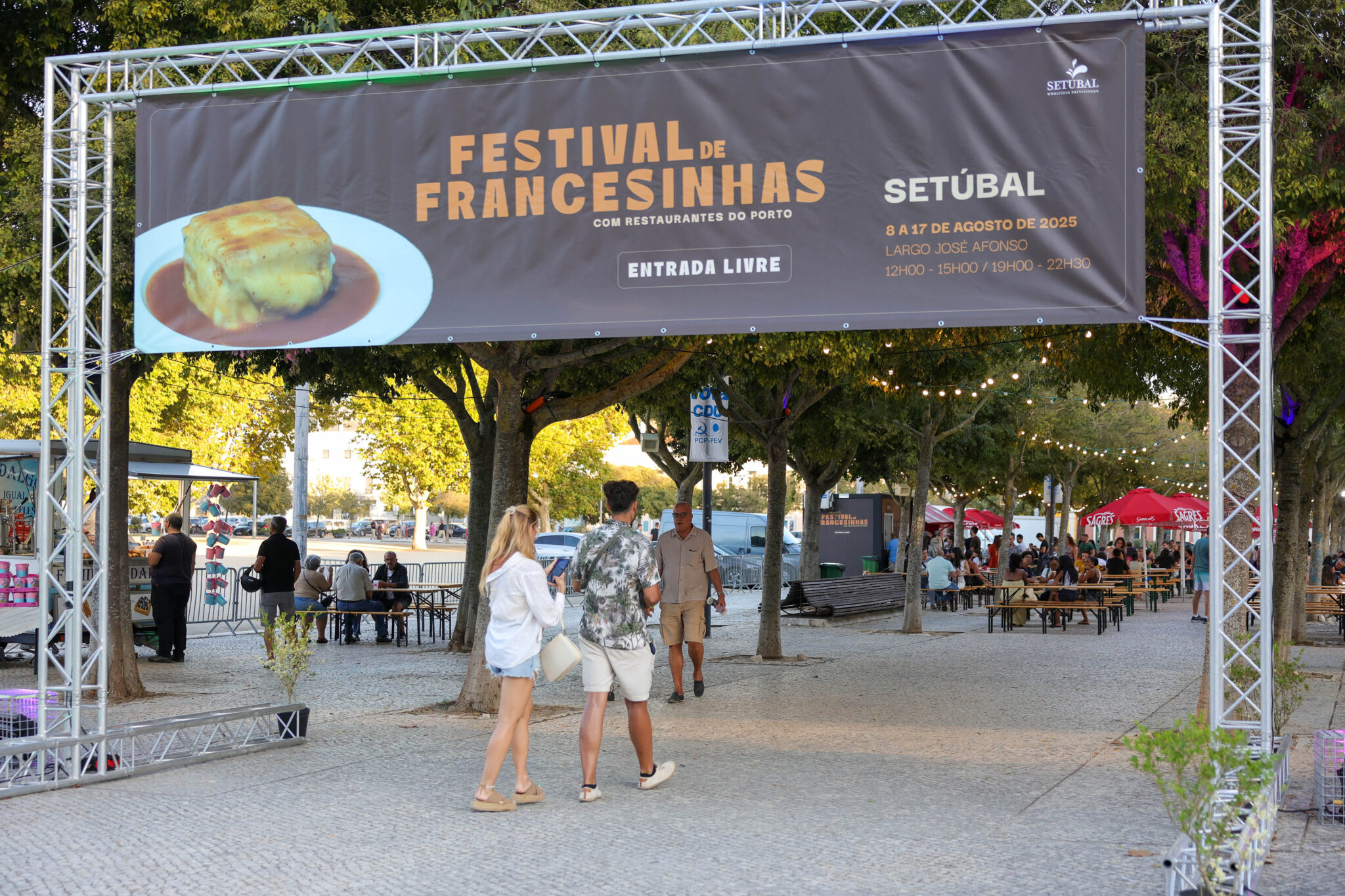 Ao longo de dez dias, as francesinhas da zona do Porto são partilhadas em Setúbal pelos restaurantes Alicantina, Alfândega Douro e Santa Francesinha