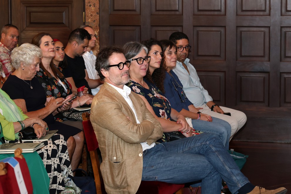 O livro “Arrábida – Entre a Cor e o Verso” foi apresentado no Salão Nobre dos Paços do Concelho