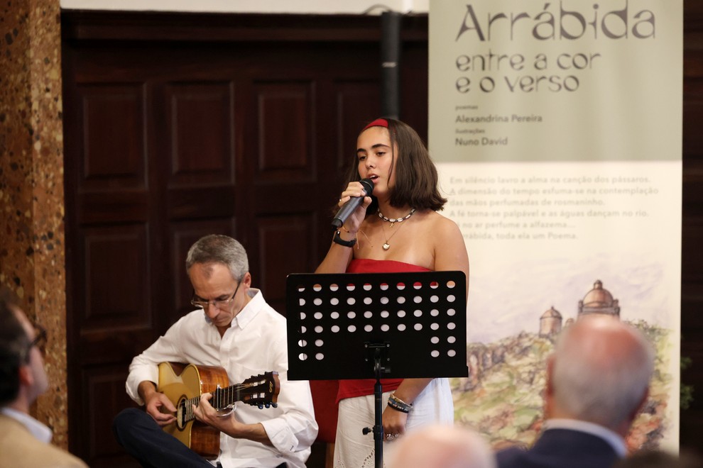 A cerimónia contou com um momento musical em que a voz de Maria Vinagre foi acompanhada pela viola de Rui Reis