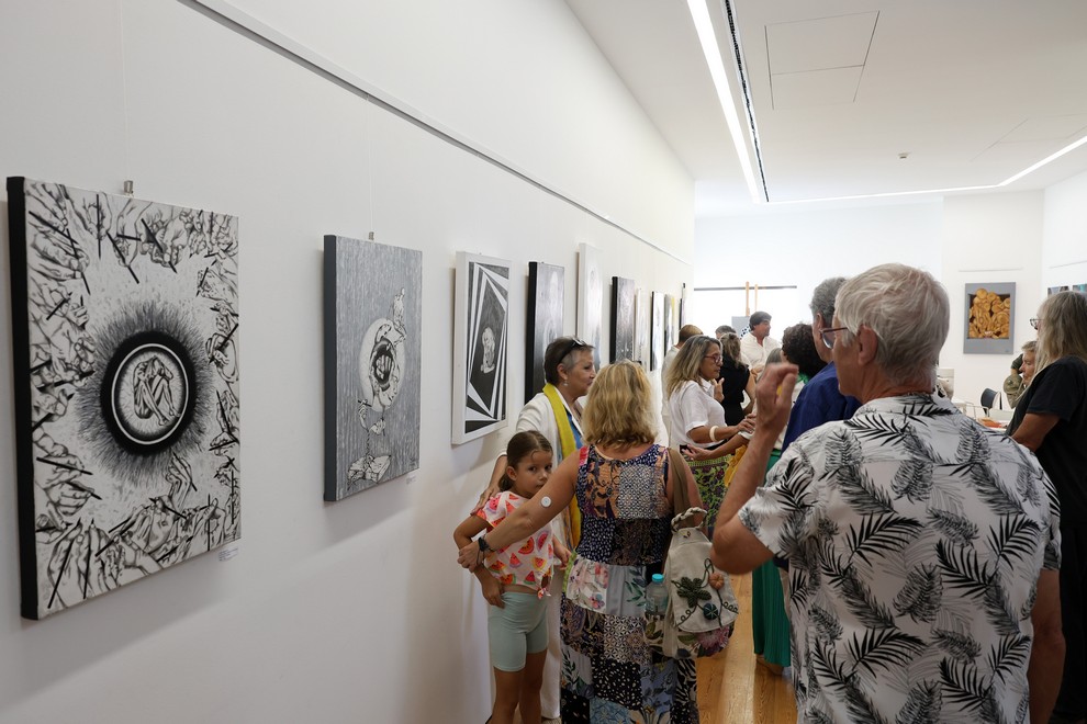 A exposição foi organizada pela Artiset – Associação de Artistas Plásticos de Setúbal em parceria com a Câmara Municipal