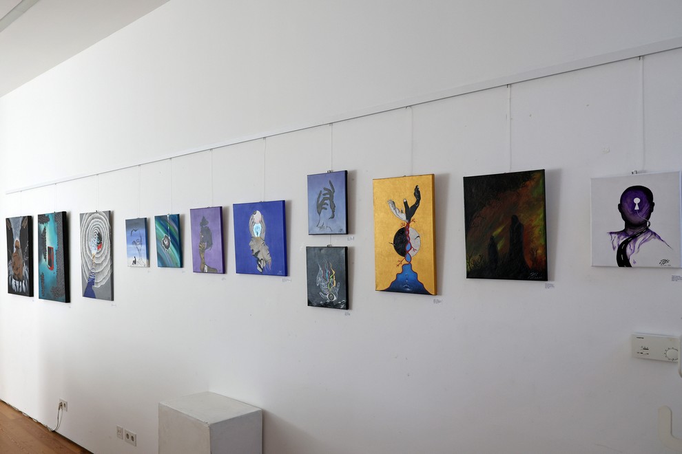 Conjunto de pinturas que revelam a diversidade cromática e a expressividade do autor