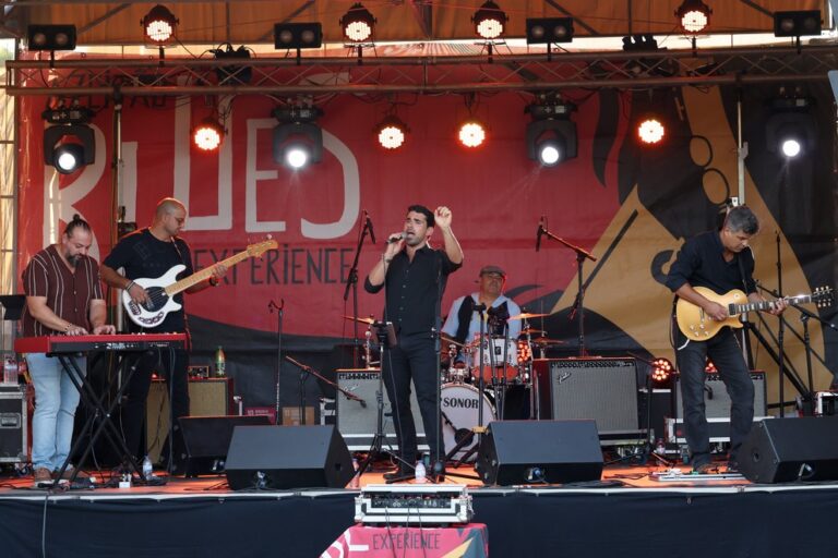 O primeiro dia do evento contou com as atuações dos portugueses Midnight Club Blues Band e Peter Storm & The Blue Society e com os espanhóis Tòfol Martinez Blues Band