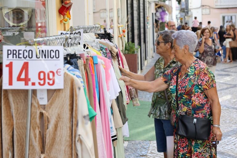 A iniciativa teve como objetivo dinamizar o comércio tradicional e atrair mais visitantes à Baixa da cidade