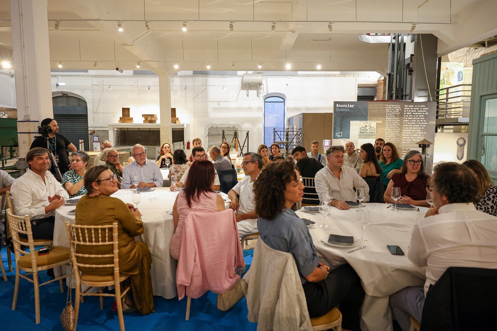 A homenagem ao padre Casimiro Henriques reuniu cerca de 50 pessoas no Museu do Trabalho Michel Giacometti