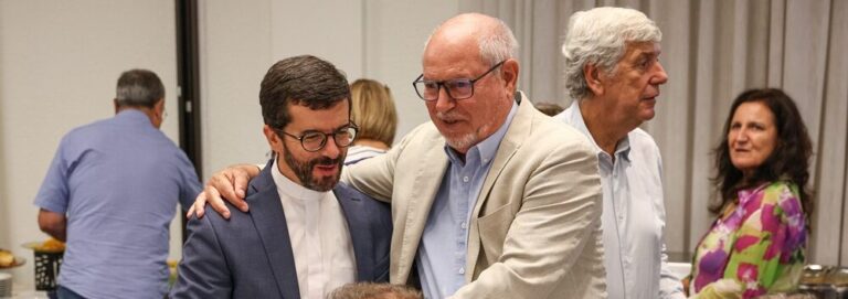 Ao fim de oito anos na Paróquia de São Sebastião, o padre Casimiro Henriques transfere-se para a Paróquia da Costa da Caparica e da Trafaria