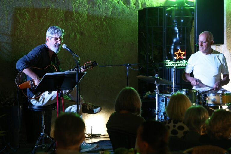 O evento contou com registos que foram da música tradicional ao pop e ao rock