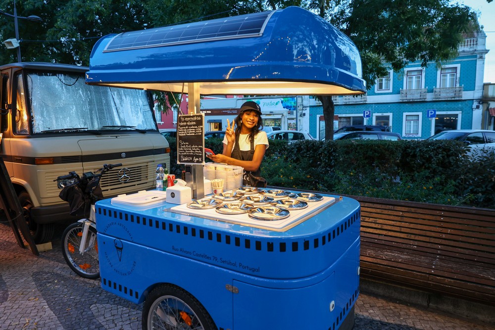 Doze carrinhas transformadas em cozinhas ambulantes disponibilizaram uma oferta gastronómica diversificada