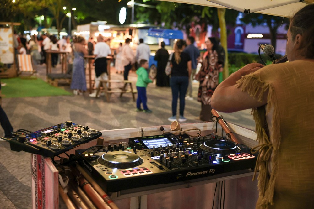 Além de experiências gastronómicas preparadas em viaturas, a iniciativa contou com espetáculos culturais