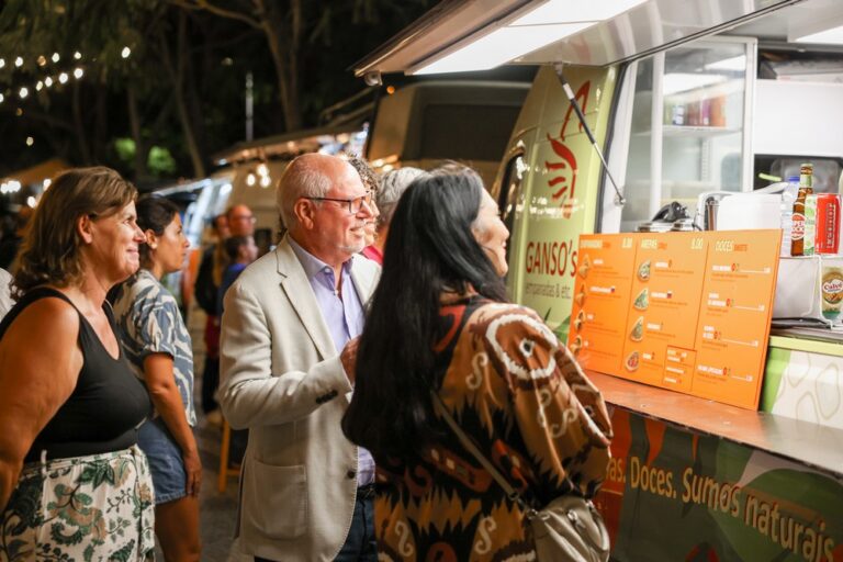 André Martins, na companhia da vereadora Rita Carvalho, destacou a importância do evento para a promoção turística do concelho