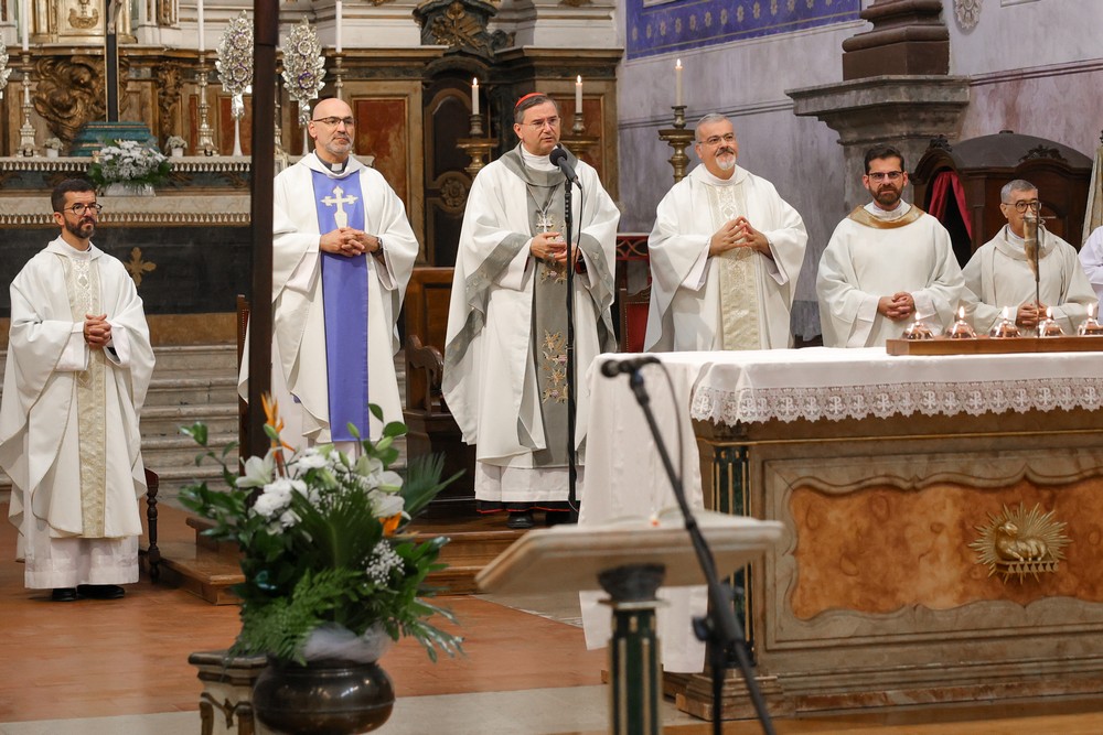 Cerimónia de tomada de posse do novo pároco de São Sebastião, o padre Francisco Mendes