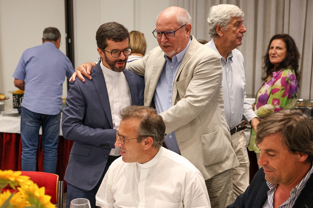 Ao fim de oito anos na Paróquia de São Sebastião, o padre Casimiro Henriques transfere-se para a Paróquia da Costa da Caparica e da Trafaria