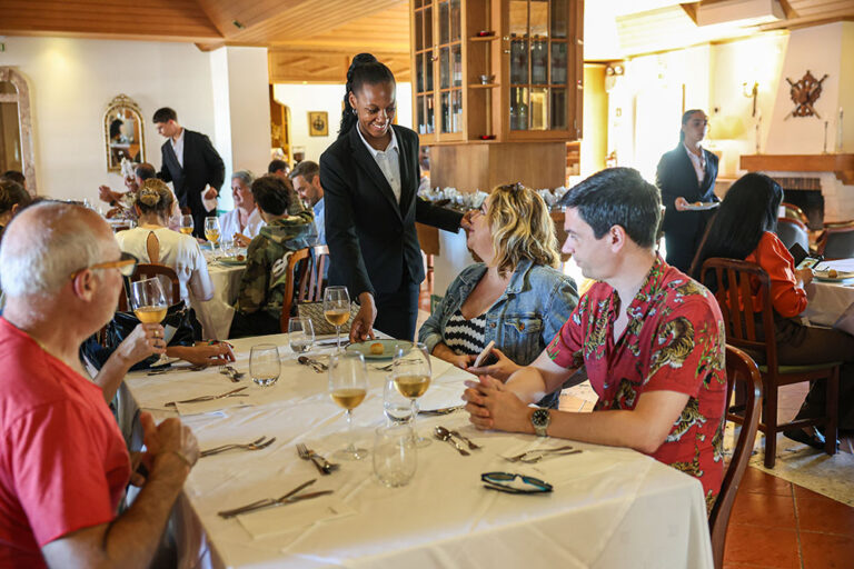 Sabores do mar e aromas de vinhos uniram-se numa celebração do salmonete