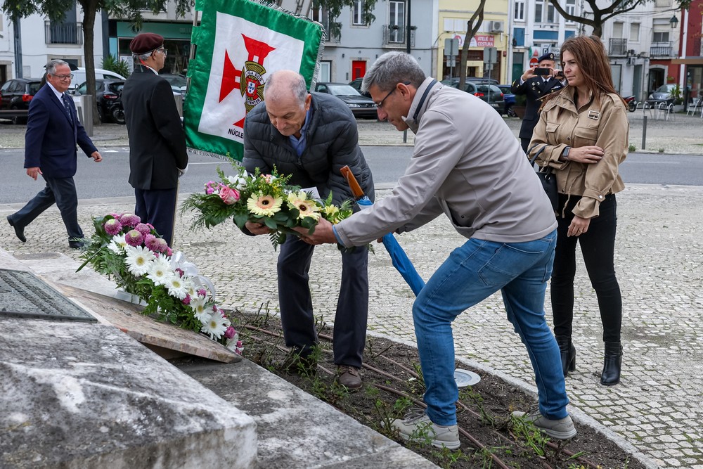 A comemoração contou com a deposição de flores