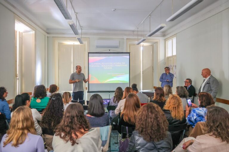 Destacou-se a animação sociocultural como uma atitude perante a vida e um processo de aprendizagem mútua, criação e partilha