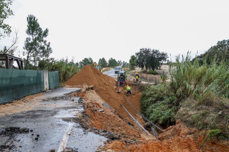 Aluimento de terras na Rua da Mata - Tempestade Cláudia
