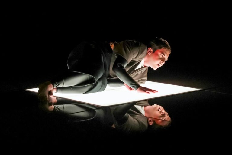 A peça é inspirada livremente em “Pinóquio”