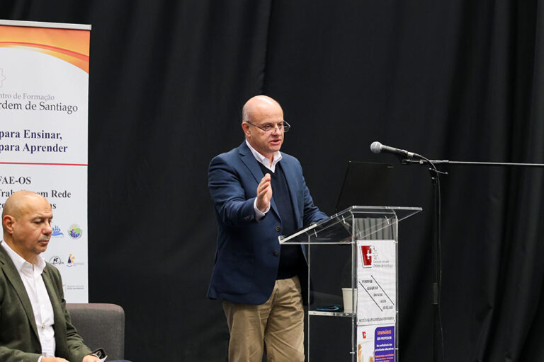 O diretor do Departamento de Educação e Bibliotecas da Câmara Municipal de Setúbal em representação da Presidente Maria das Dores Meira