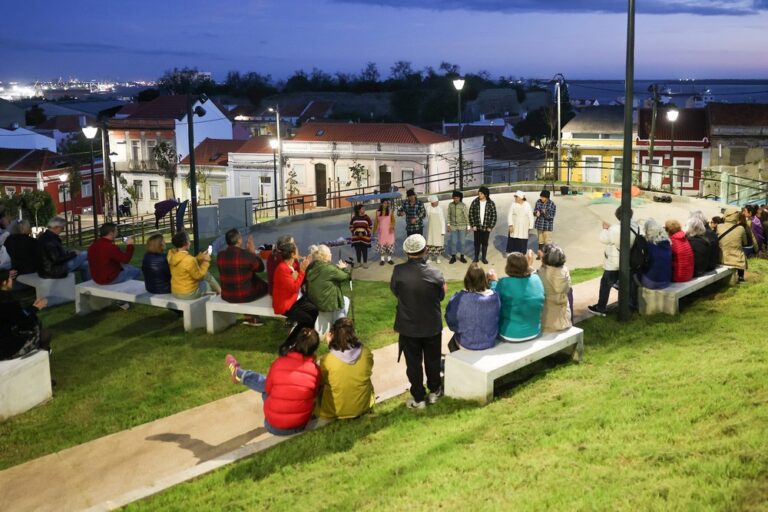 A iniciativa de apresentação destes novos murais contou com o envolvimento da população num momento de confraternização com vários apontamentos culturais