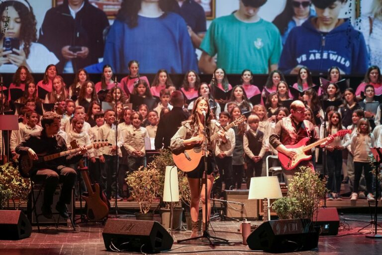 O Coral Infantil de Setúbal e o Coro Feminino TuttiEncantus partilharam o palco com Mafalda Louro
