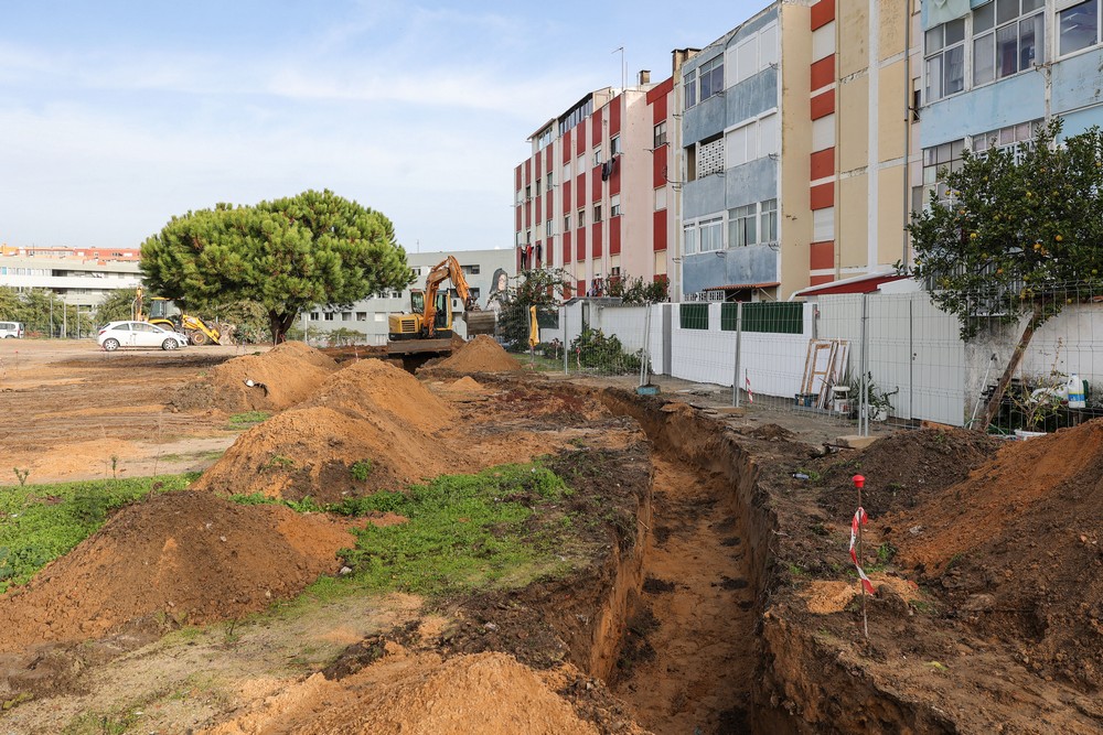 A Câmara Municipal está a criar um espaço público para usufruto da população no Bairro Dias