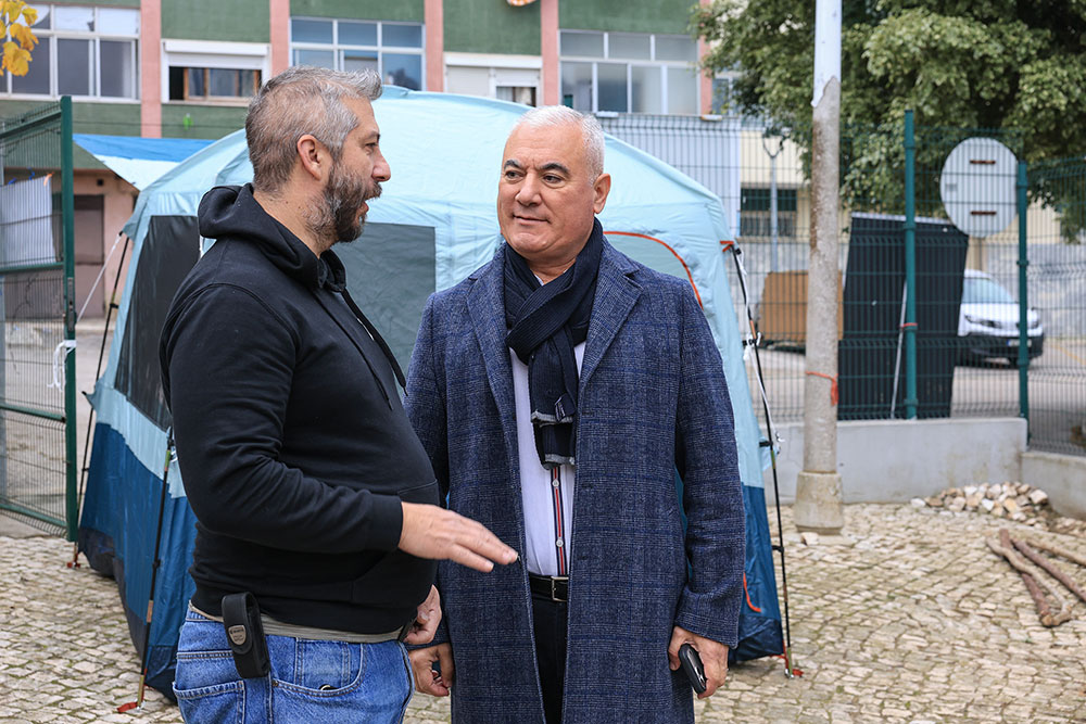 Vereador Paulo Maia e Nuno Miguel Petinga, do Grupo Nacional de Preparação e Autossuficiência, organizador do encontro