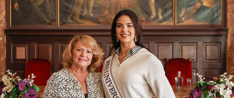 Presidente da Câmara, Maria das Dores Meira, recebeu a Miss Universo Portugal, Camila Vitorino