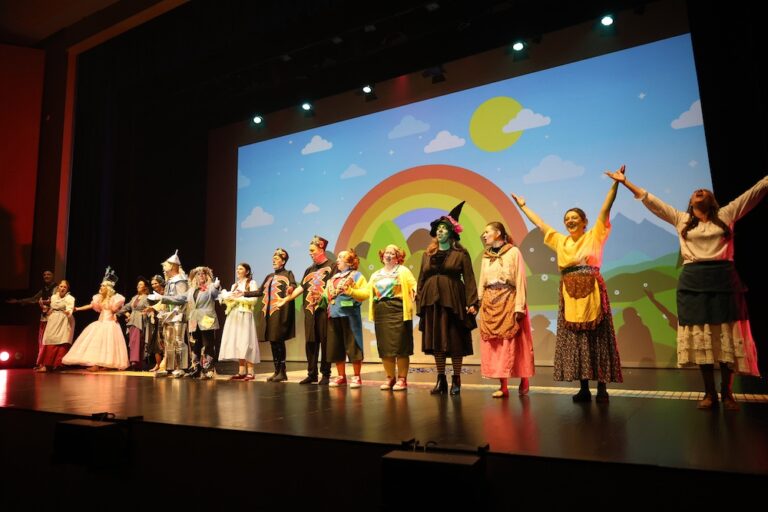 A peça 'O Feiticeiro de Oz' foi apresentada na Festa de Natal para os filhos dos funcionários da autarquia