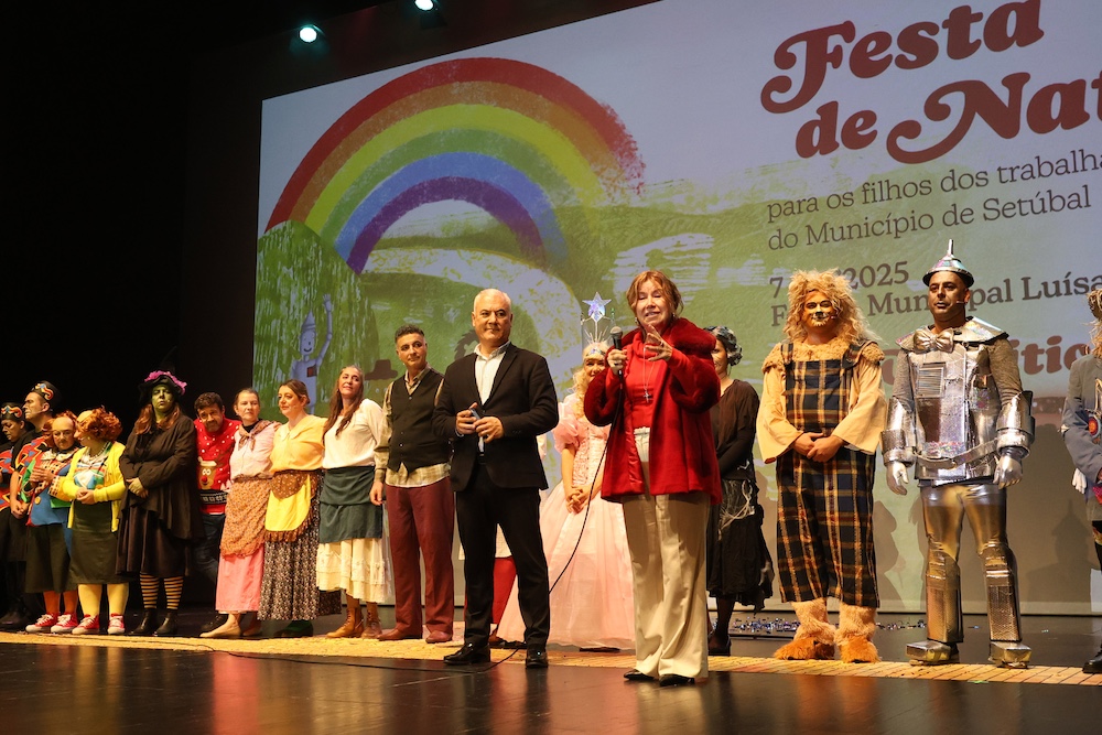 A vice-presidente Maria do Carmo Tiago e o vereador Paulo Maia assistiram à estreia da peça