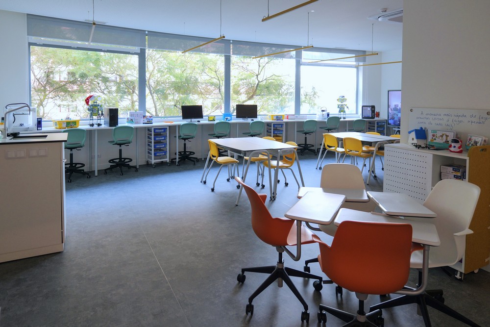 O novo espaço dispõe de cinco salas para o apoio escolar, cursos de línguas e na área digital