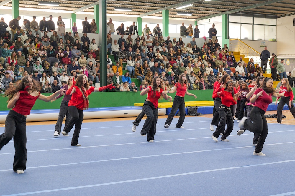 Sarau de Natal “Vitória pelo Mundo” teve cerca de três dezenas de atuações