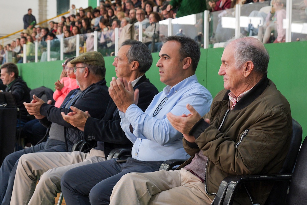 Vereador Bruno Russo assistiu ao sarau ao lado do presidente do Vitória Futebol Clube, Francisco Alves Rito