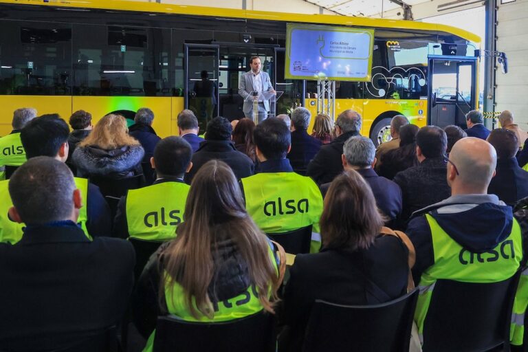 O transporte público foi reforçado com 60 autocarros elétricos